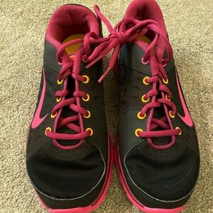 Nike Tennis Shoes- Like New- Great Condition Sz 8